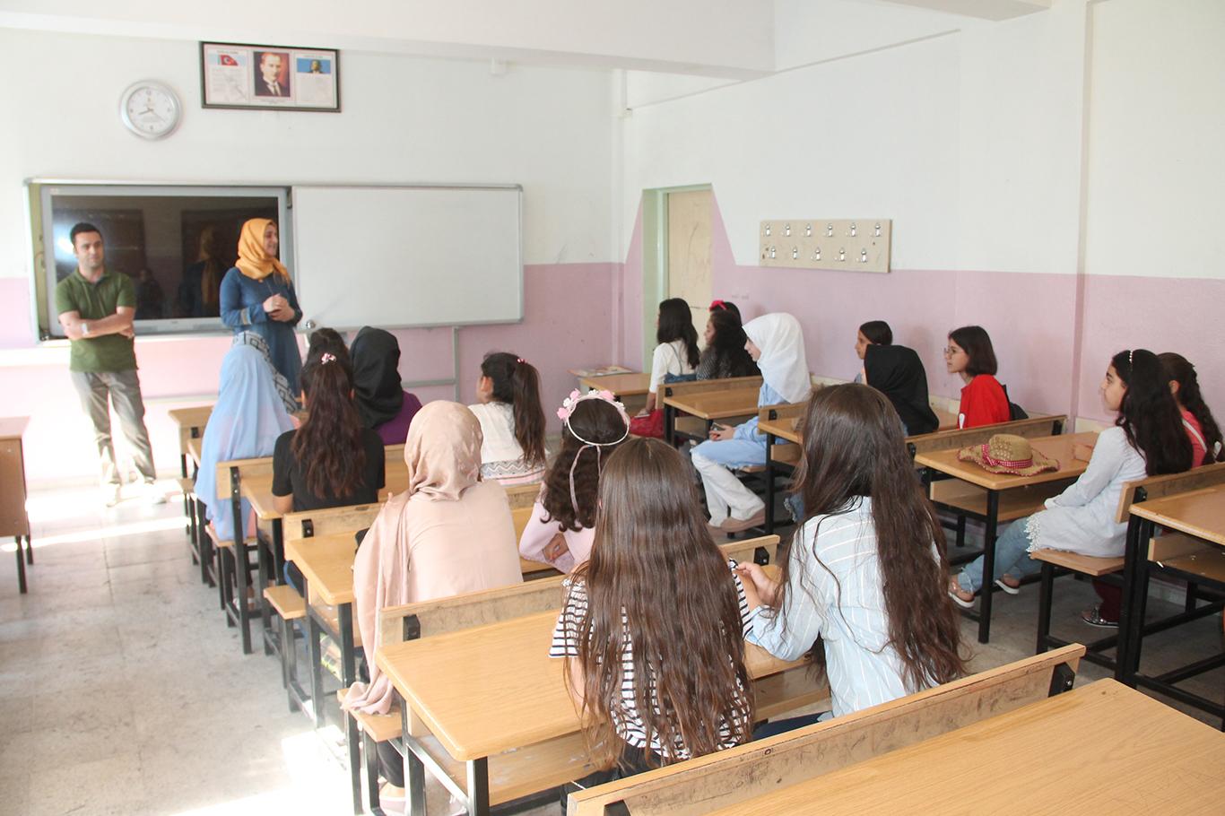Mardin'de 250 bin öğrenci karne heyecanı yaşadı